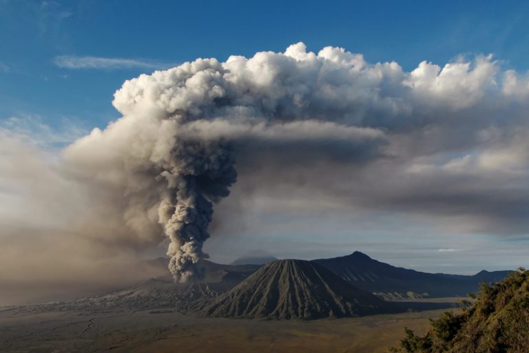 Call for nomination for the IAVCEI “Volcano Surveillance and Crisis Response Award”