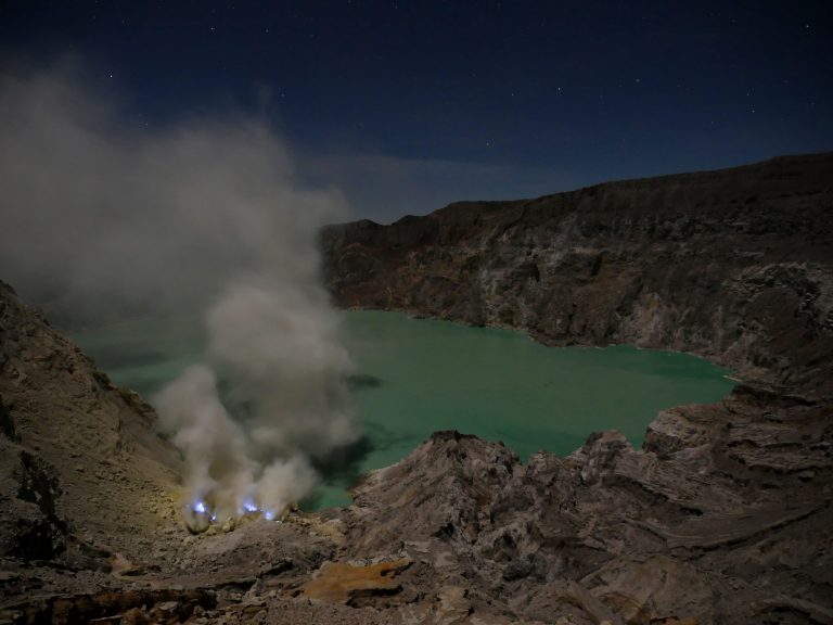 Chapman Conference on Submarine Volcanology: New Approaches and Research Frontiers