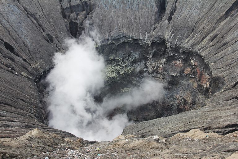 Call for nomination for the IAVCEI “Volcano Surveillance and Crisis Response Award”